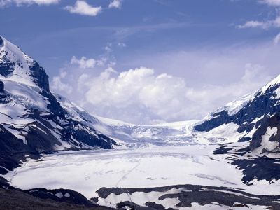 Tips for Visiting Alberta’s Icefields Parkway: The Canadian Rockies Tour of a Lifetime