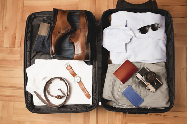 how-to-pack-shoes-ymt-vacations-iS-668233202