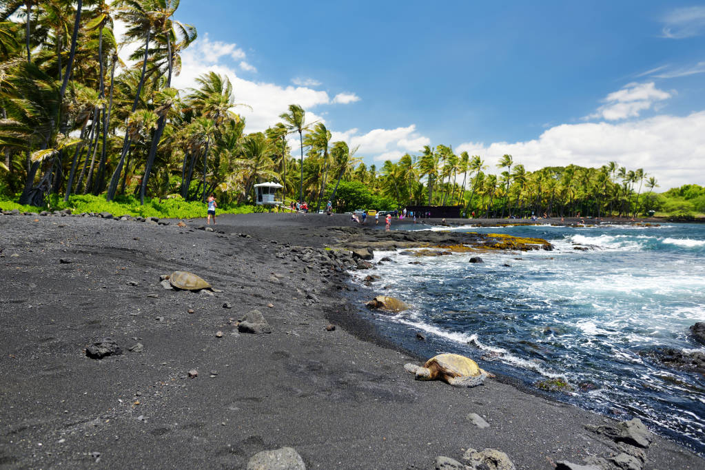 Hawaiian Customs: 10 Dos and Don’ts for Visiting Hawaii