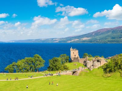 Ruins-of-Urquhart-Castle-Scotland