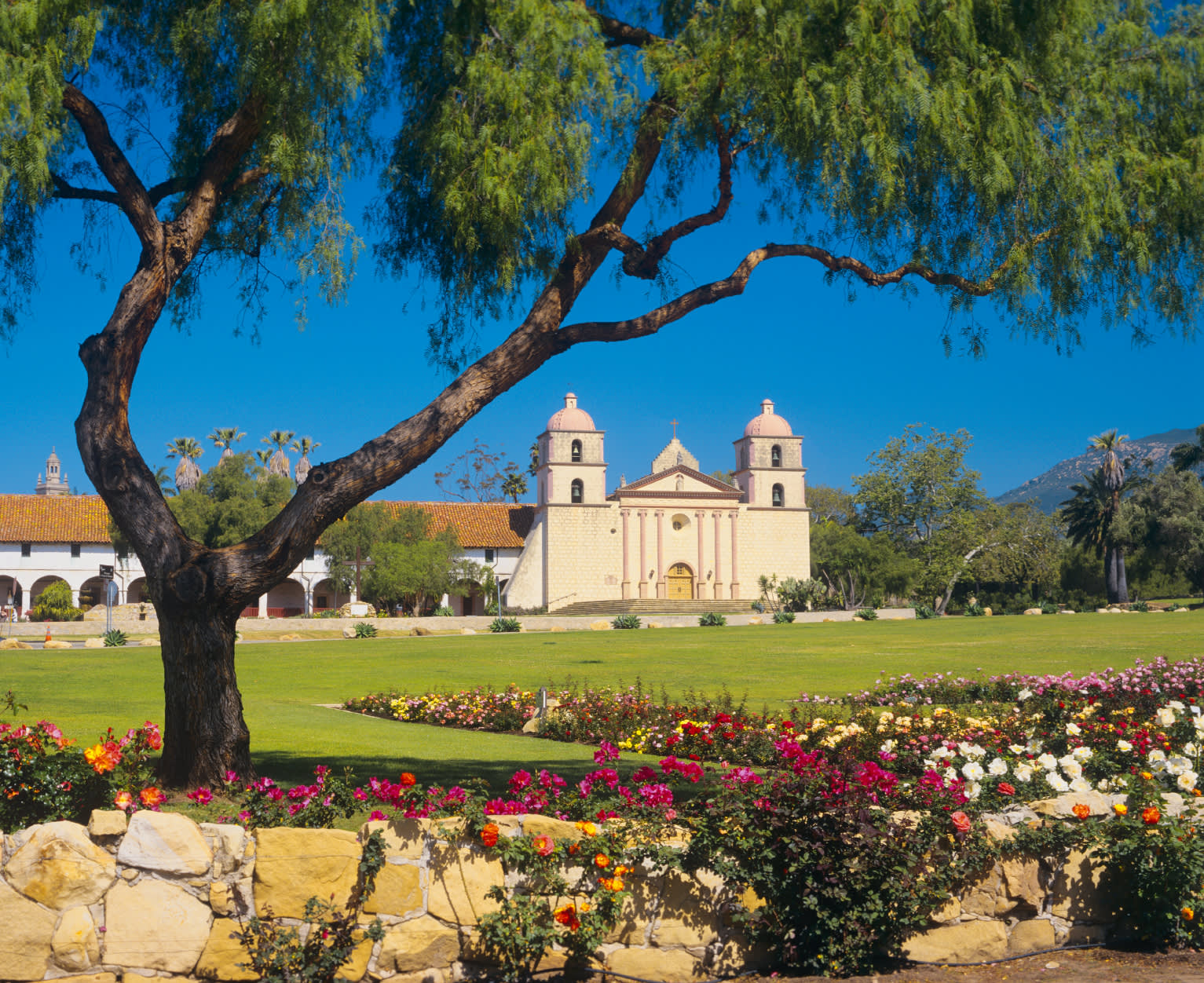 Santa_Barbara_mission_CA