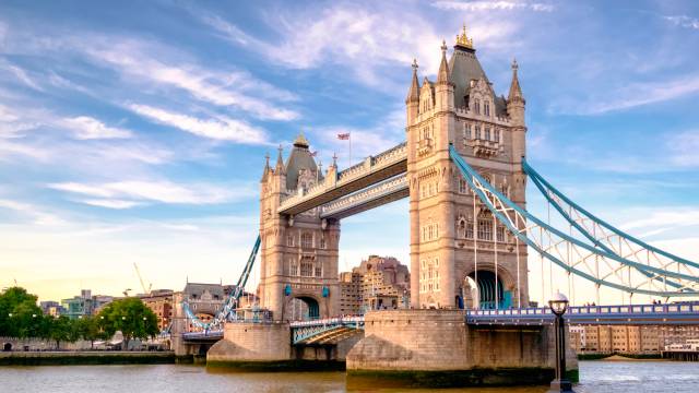 Tower-Bridge-London-Southwark-Thames-River