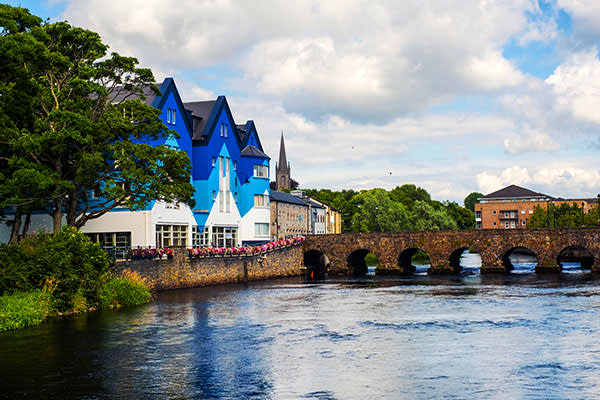 Image of Sligo, Ireland with houses and bridge.