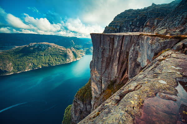 YMT-Vacations-Lysefjord-Preikestolen-Cliff-Norway-ss_647002174